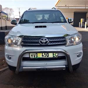 2010 TOYOTA FORTUNER 3.0D4D AUTOMATIC 4X2 LEATHER SEATS AVAILABLE EXCELLENT CONDITION AVAILABLE