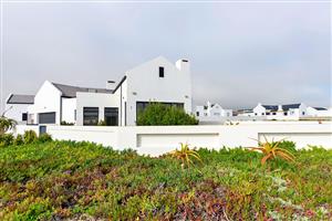 Paradise in Britannia Bay, this is your forever home