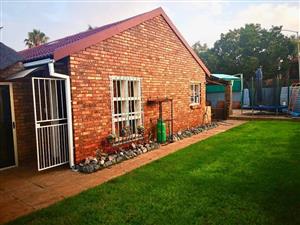 Very neat 3 bedroom house with pool and flatlet for sale in Doornpoort