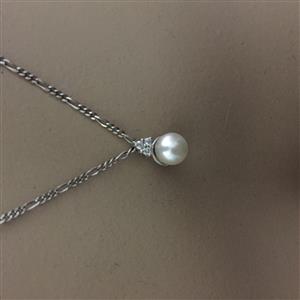 Genuine pearl pendant and earrings 
