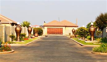 Townhouse For Sale in Riversdale