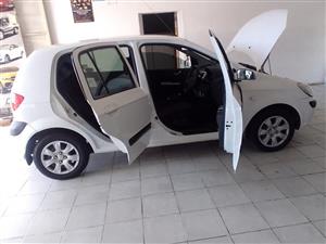 2010 HYUNDAI GETZ 1.4 Manual white color petrol  145.000km 