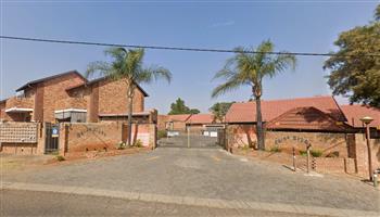 Townhouse Rental Monthly in Die Hoewes