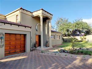 Beautiful 3 Bedroom Double-Storey Family Home in Bendor