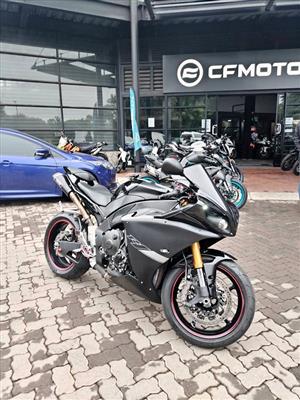 2011 YAMAHA YZF-R1 BIG BANG - 28 000KM  Finance Available Through All Major Banks