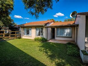 Townhouse For Sale in Country View