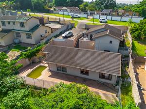 Family home with Cottage!