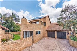 Townhouse For Sale in Ruimsig