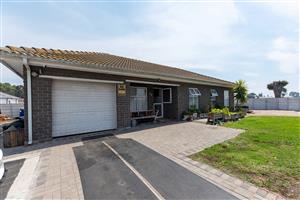 Seaside Serenity! Your Dream Coastal Home Just 100 Meters from the Beach!