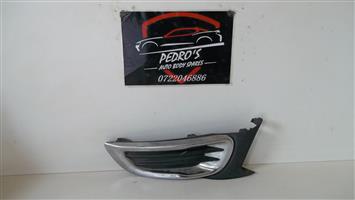 Citroen C3 Picasso left front fog light grille