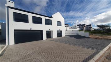 Spacious & Sunny Family Home in Da Gama, St Helena Bay