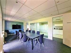 226m² Office to Let in Fourways Golf Park