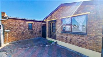 Charming 3-bedroom house in Belhar, Cape Town, featuring modern finishes