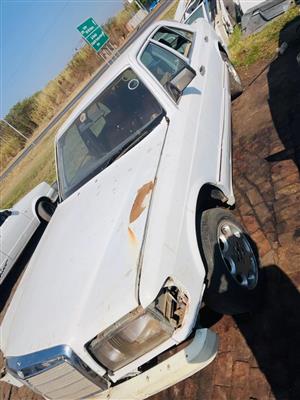 Merc Benz 300se w126 stripping for spares