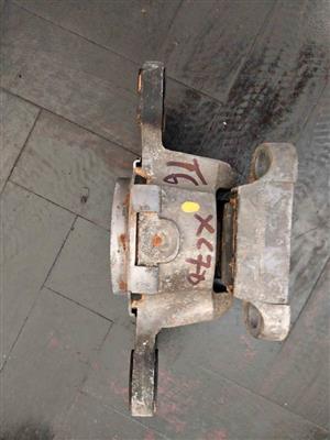 Volvo XC70 T6 2008 Engine mounting for sale