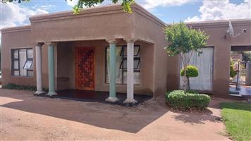 4 bedroom house selling Winterveldt,via Paving 