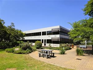 Office space to let in The Woodlands Office Park Woodmead