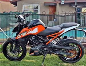 KTM DUKE 125 CC (EXCELLENT CONDITION)