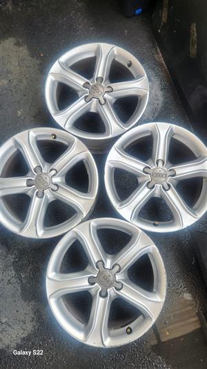 OEM Audi A4 B8 FACELIFT 17 inch Mags with Audi Centre Caps
