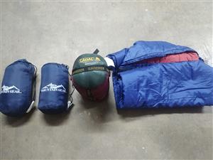 4 Sleeping Bags R350   Air Lounger R200