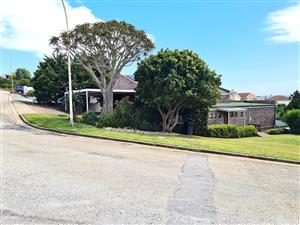 Gracious Family Home at the Best Address in Wavecrest, Jeffreys Bay