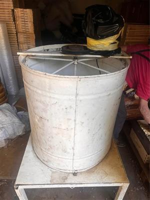 Honey extractor