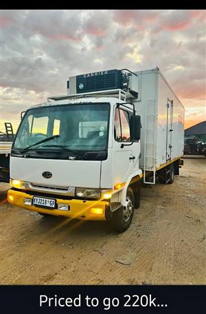 UD70 FRIDGE TRUCK