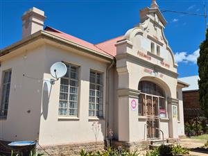 Ideal Investment Opportunity – Commercial Space with Comfortable Living Quarters