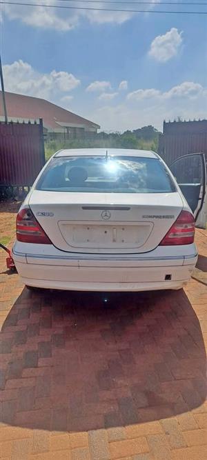 Mercedes benz C200 W203 Kompressor preface stripping fir spares at Spareline Auto