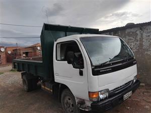 2002 Nissan UD40 4 cube back tipper