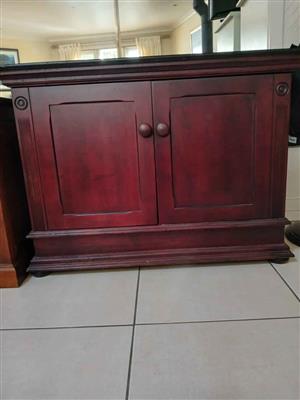 Beautiful Woodwn cabinet