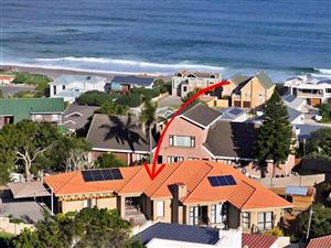  IMMACULATE COASTAL HOME WITH SOLAR & 3 EN-SUITE BEDROOMS