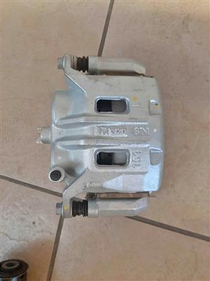 NISSAN NAVARA 2020 FRONT BRAKE CALIPER.