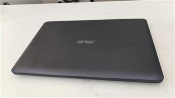 Cheap Asus VivoBook i3 laptop 4 sale (nice N clean)