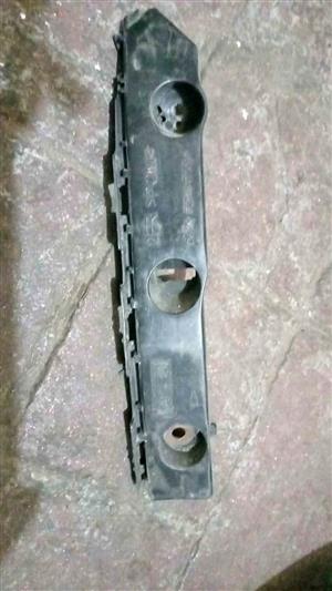 Daihatsu D52115-BZ060-001 Support Front Bumper Side RH Mobil for Daihatsu Ayla