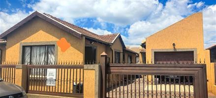 Stunning 3 Bedrooms 2 Bathroom with Outside Room House To Rent in Soshanguve VV