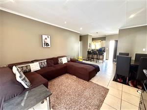 Townhouse For Sale in Mooikloof Ridge