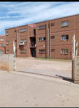 A 3 BEDROOMS FLAT AT OLD JABULANI FLATS FOR SALE