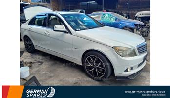 Mercedes-Benz W204 pre-facelift C200 Kompressor – stripping for spares