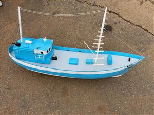Boat model Blue & White.