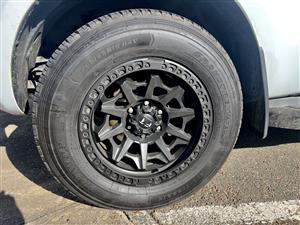 FULL SET 18IN ALLOYS & TYRES