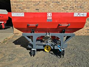 New Agritech 1000l fertilizer spreaders for sale at Mad Farmer SA