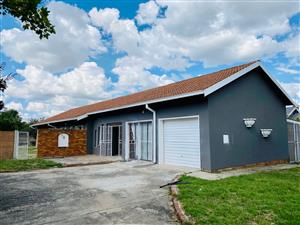 House For Sale in Uitsig