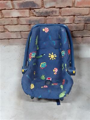BABY CAR SEAT (BLUE) FOR SALE.