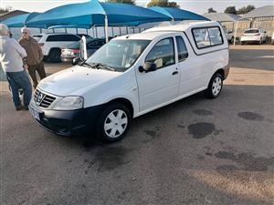 2014 Nissan Np 200 i Canopy
