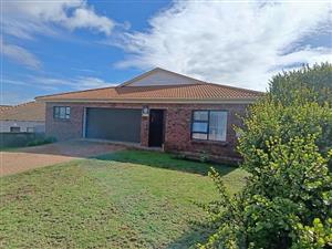 4 Bedroom House For Sale in Hartenbos Heuwels