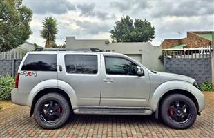 NISSAN PATHFINDER 4X4 AUTOMATIC