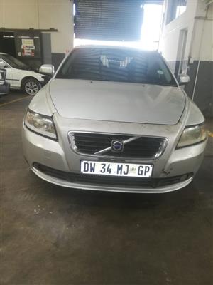 VOLVO S40 T5 STRIPPING FOR SPARES