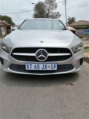 2018 MERCEDES BENZ A200 AUTOMATIC TRANSMISSION IN EXCELLENT CONDITION WITH LEATHER SEATS