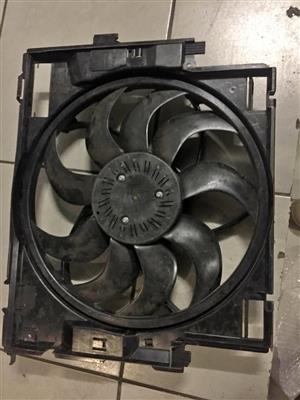 BMW f22 /f30/f23 radiator fan for sell in good condition nice and clean